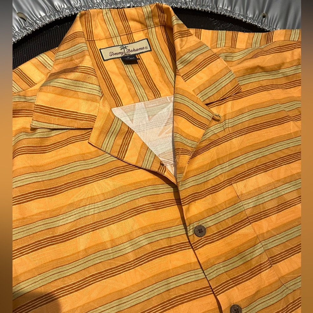 Tommy Bahama button down short sleeve silk flowy bright men’s medium